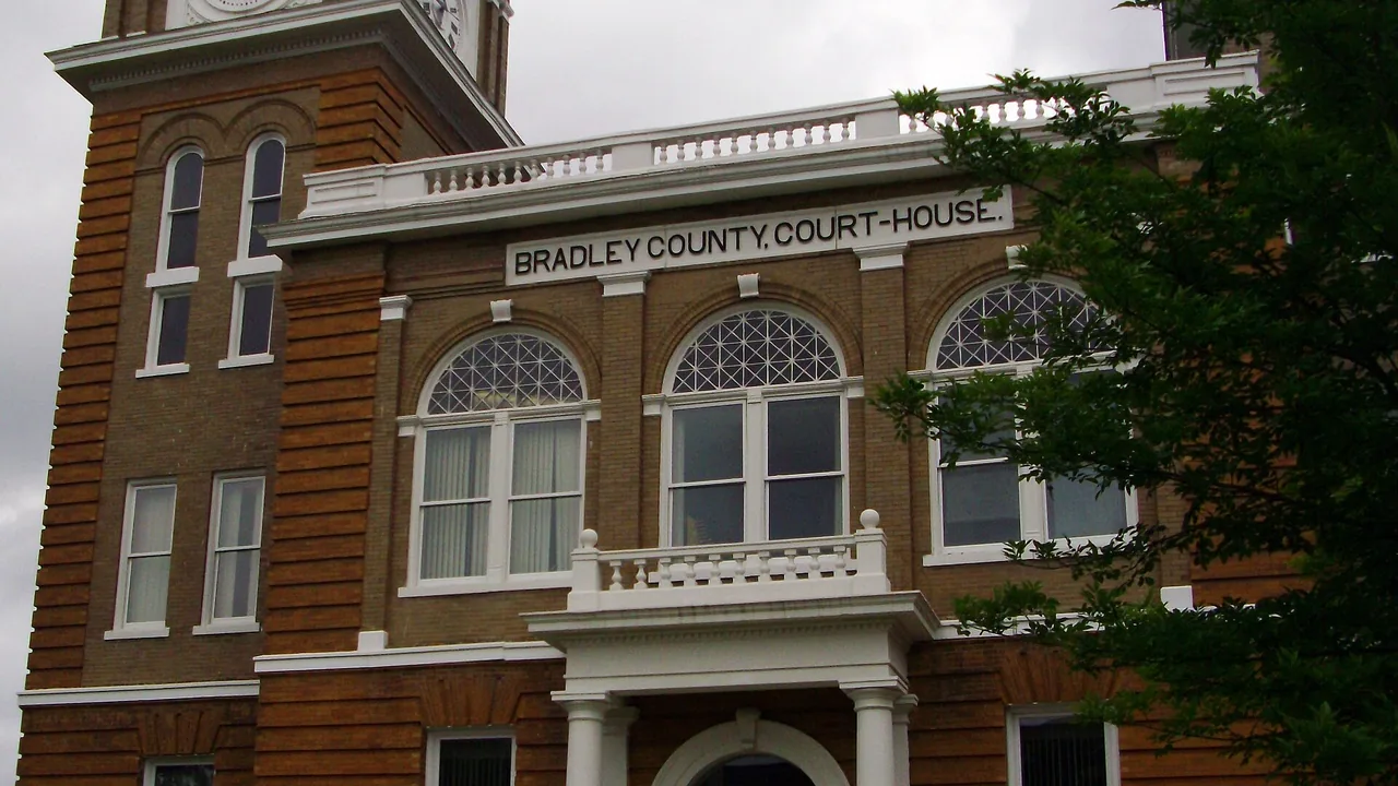 The brick Bradley County Courthouse in Warren, Arkansas, with arched windows and a sign reading Bradley County Court-House