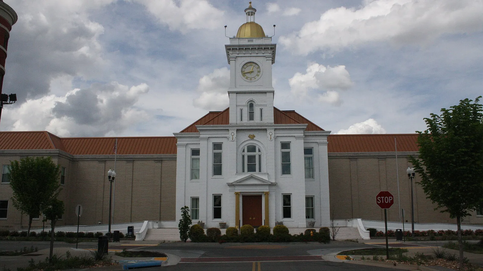 The front of the Jefferson County Courthouse in Pine Bluff, Arkansas, seen from across the lawn.
